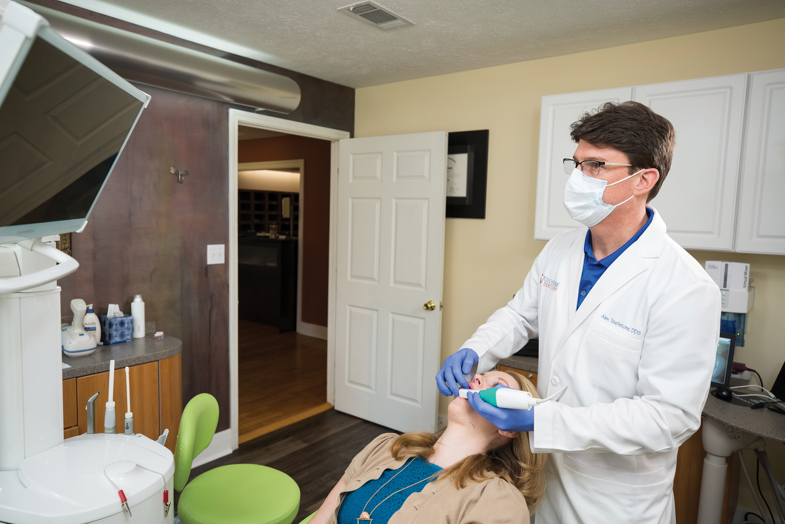 Dr. Alex Touchstone using the Planmeca Emerald intraoral scanner in a patient's mouth